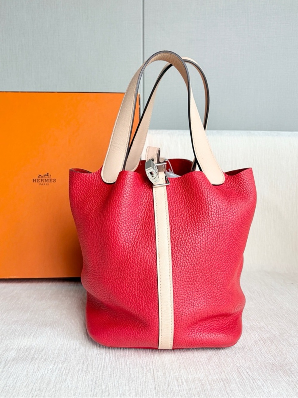Hermès | Picotin Lock 22 Tomato Pink | Excellent Condition | 22×21×17cm